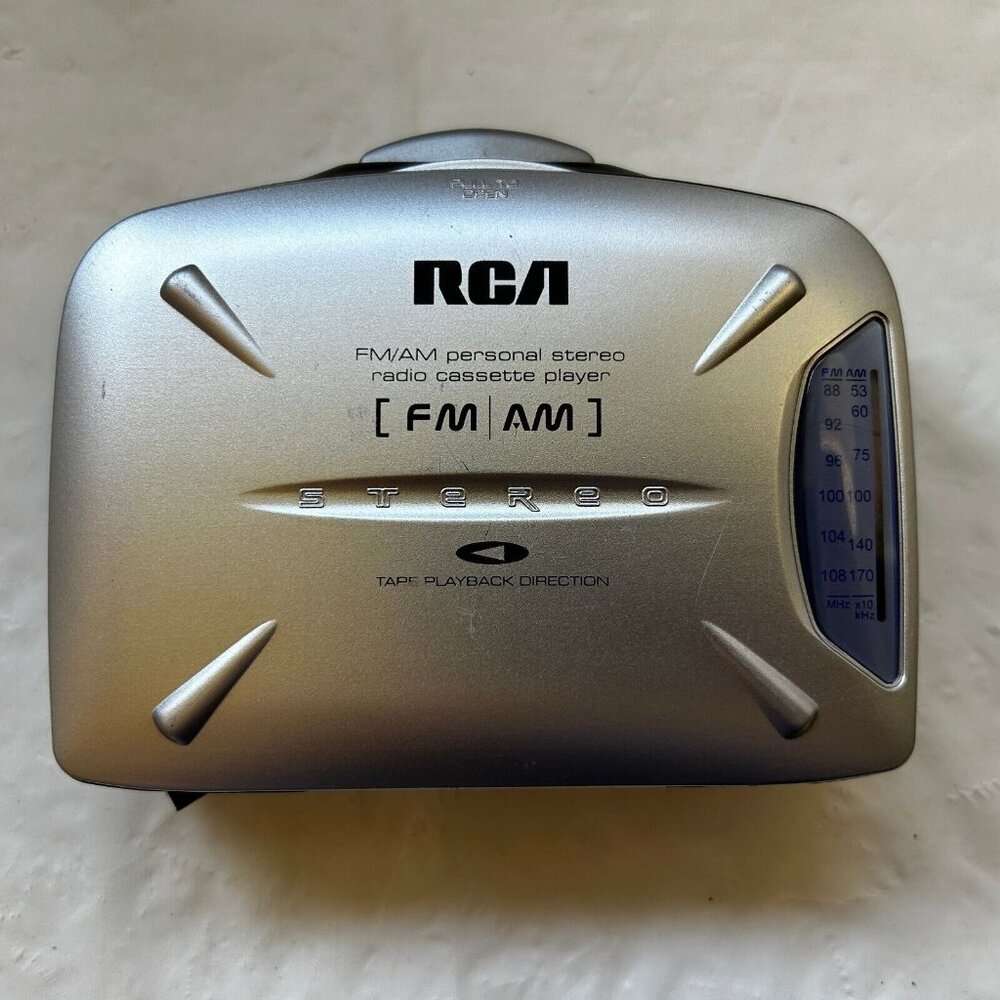 RCA RP-1824A AM/FM Personal Stereo Radio Cassette Player Walkman VTG For Parts